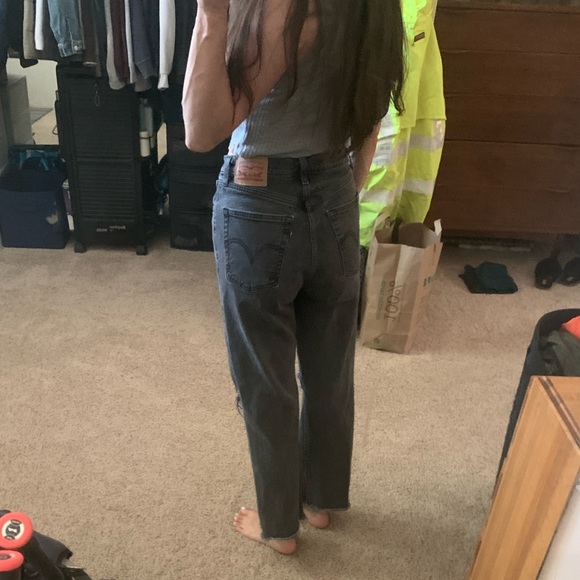 Levi’s Ribcage Straight Jeans - Picture 9 of 9